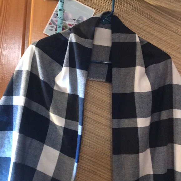 FABFIT FUN/ PLUSH/ wrap/scarf / new/ large/ navy - Picture 2 of 8